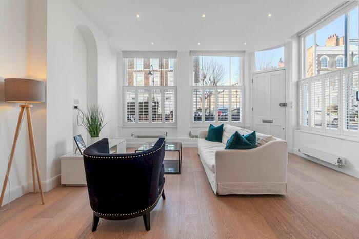 3 Bedroom Flat To Rent In Gloucester Avenue, Primrose Hill, London, NW1