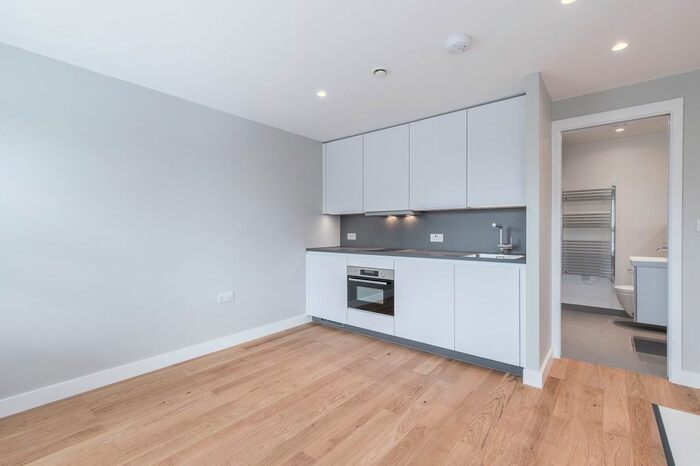 Studio To Rent In Argyle Road, London, W13