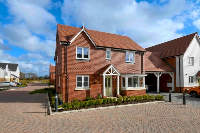 3 Bedroom Link Detached House For Sale In Long Meadow Drive, Smarden, TN27