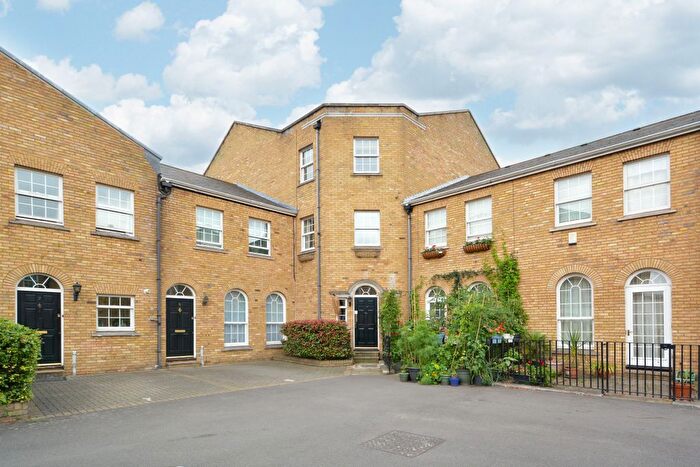 1 Bedroom Flat To Rent In Helena Square, Rotherhithe, SE16