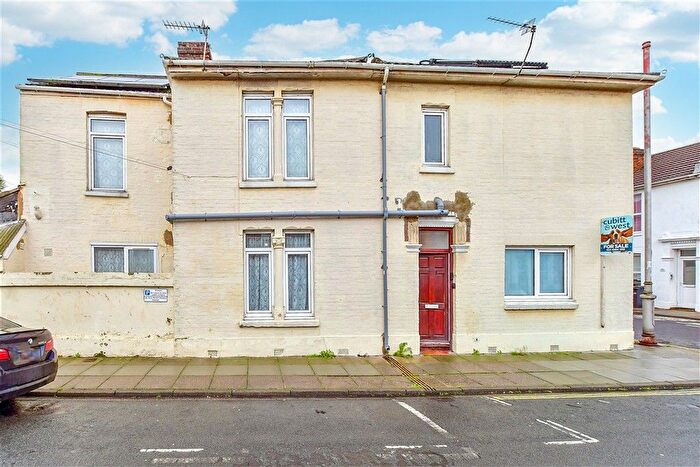3 Bedroom End Terrace House For Sale In Penhale Road, Portsmouth, Hampshire, PO1