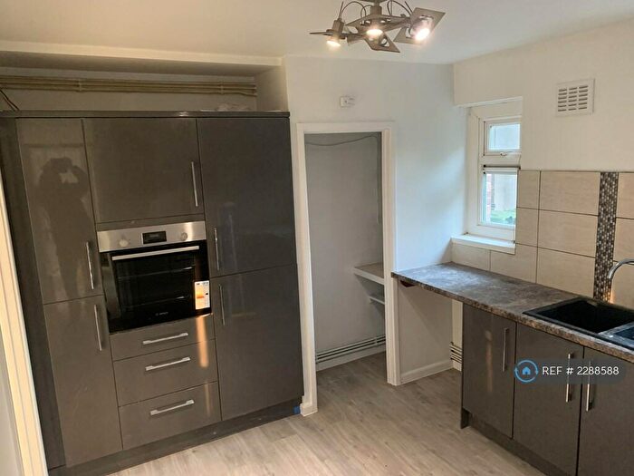 2 Bedroom Flat To Rent In Chingford Lane, Woodford Green, IG8