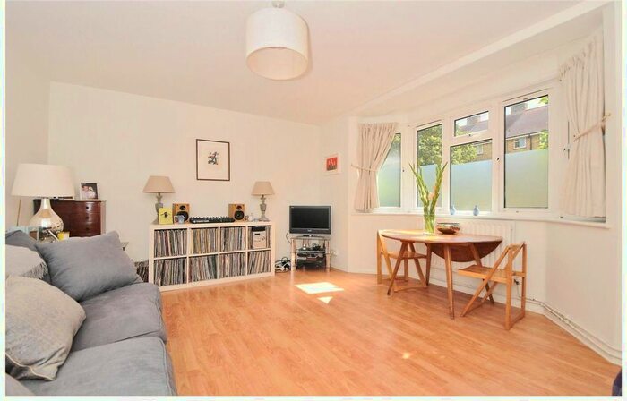 2 Bedroom Flat To Rent In St. Alphonsus Road, London, SW4