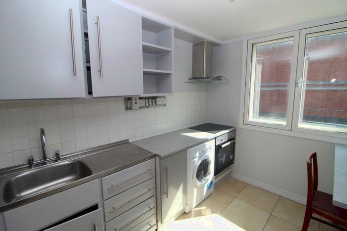 Studio To Rent In Fareham House, Marlowes, Hemel Hempstead, Hertfordshire, HP1