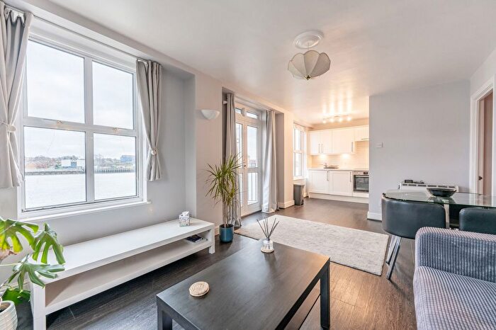 2 Bedroom Flat To Rent In Andes Close, Southampton, SO14