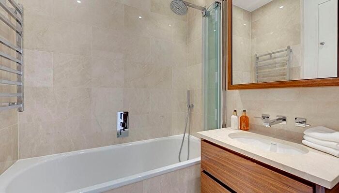 2 Bedroom Flat To Rent In Kensington Gardens Square, London, W2