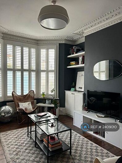 2 Bedroom Flat To Rent In Beecroft Road, London, SE4