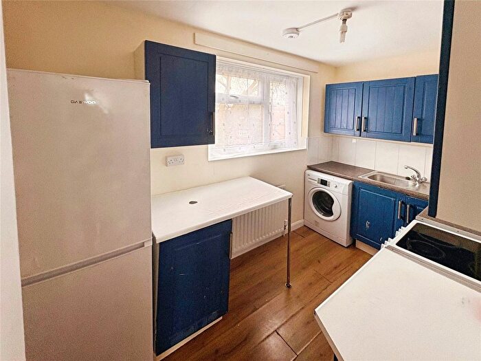 2 Bedroom Flat To Rent In Larches Lane, Wolverhampton, West Midlands, WV3