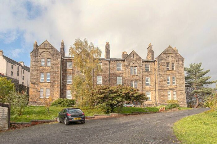 2 Bedroom Flat To Rent In Castle Court, Stirling Town, Stirling, FK8