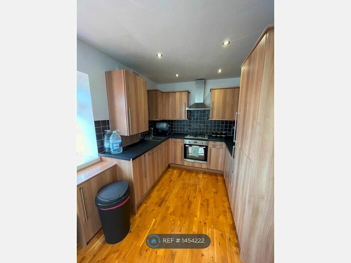 2 Bedroom Flat To Rent In Blackheath Road, London, SE10