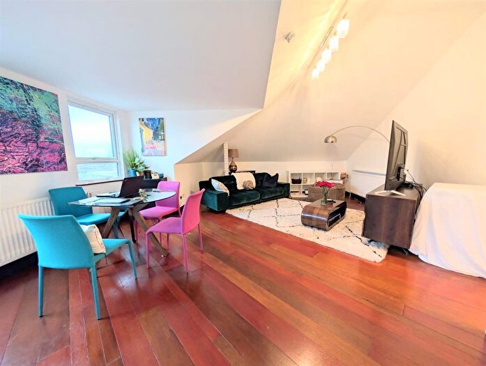 2 Bedroom Flat To Rent In Iona Crescent, Cippenham, SL1