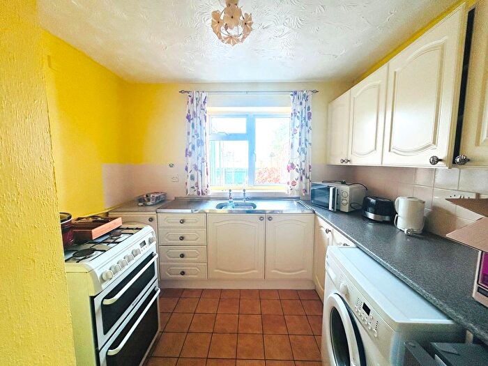 2 Bedroom Semi-Detached Bungalow For Sale In Lingfield Road, Evesham, WR11
