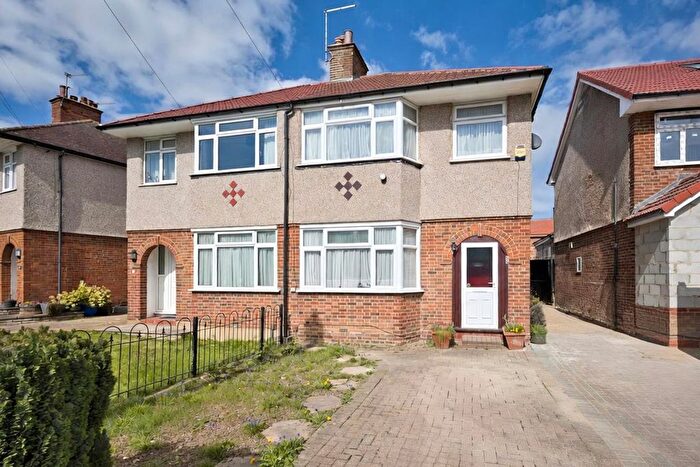 3 Bedroom Semi Detached House For Sale In Blacklands Drive, Hayes, UB4