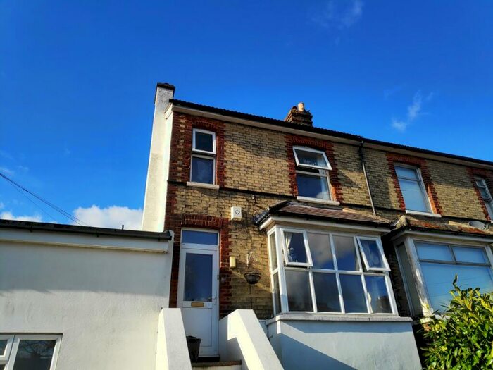 2 Bedroom Maisonette To Rent In St Johns Road, Earlswood, RH1