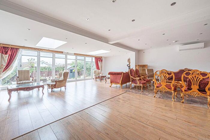 4 Bedroom Detached House To Rent In Park Road, Cockfosters, Barnet, EN4