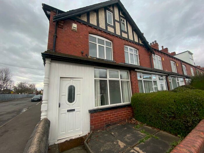 3 Bedroom House To Rent In Cross Flatts Crescent, Leeds, LS11