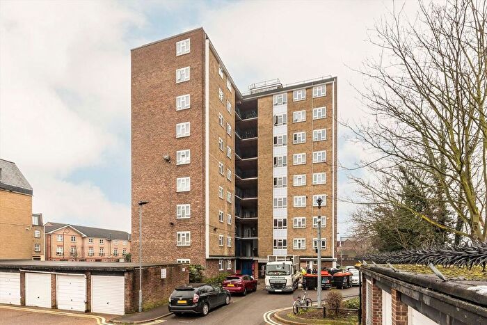3 Bedroom Flat For Sale In Whiston Road, Bethnal Green, E2