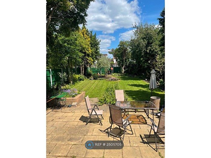 Studio To Rent In Ealing, London, W5