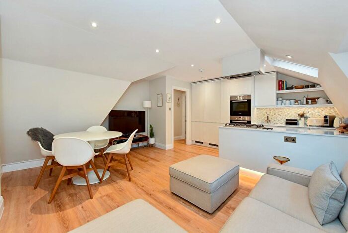 3 Bedroom Flat To Rent In Clifton Hill, St John's Wood, NW8