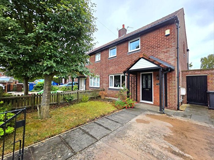 2 Bedroom Semi-Detached House For Sale In Lindhurst Road, Barnsley, S71