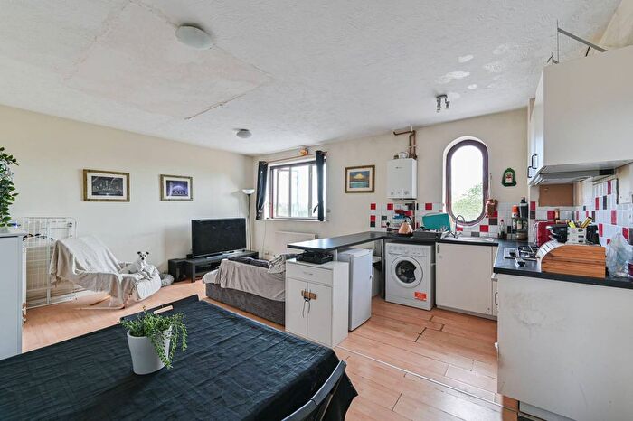 1 Bedroom Flat For Sale In Claire Court, Commonside West, Mitcham Junction, Mitcham, CR4