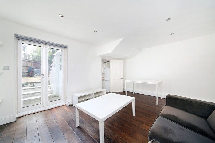 1 Bedroom Flat To Rent In Union Road, Clapham North, SW4