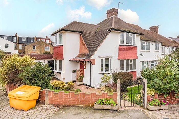 2 Bedroom Flat To Rent In Cheviot Road, Cheviot Road, SE27