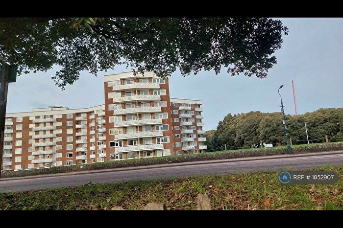 2 Bedroom Flat To Rent In Elizabeth Court, Bournemouth, BH1