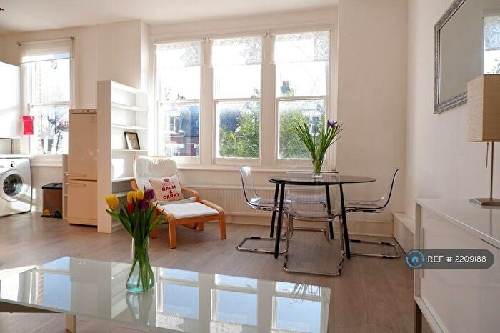 2 Bedroom Flat To Rent In Whitehall Park, London, N19