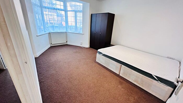 1 Bedroom Flat To Rent In Thorn Close, Northolt, UB5