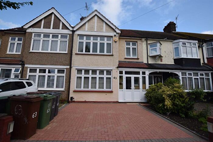 3 Bedroom Terraced House To Rent In Normanshire Drive, Chingford, E4