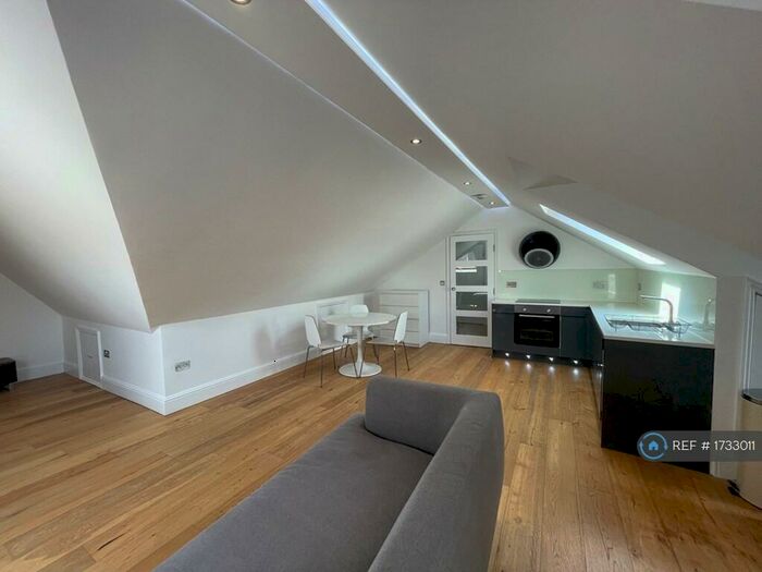 2 Bedroom Flat To Rent In Kinnoul Mansions, London, E5