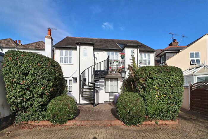 1 Bedroom Flat For Sale In The Cloisters, Woking, Surrey, GU22