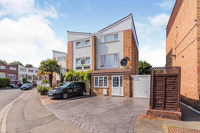 Flat To Rent In Phoenix Place, Dartford, DA1