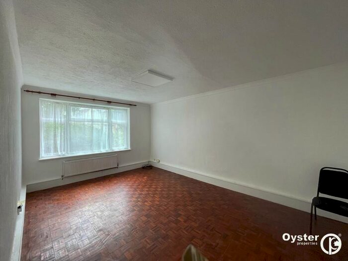 2 Bedroom Flat To Rent In Bounds Green Road, Embassy Court Bounds Green Road, N11