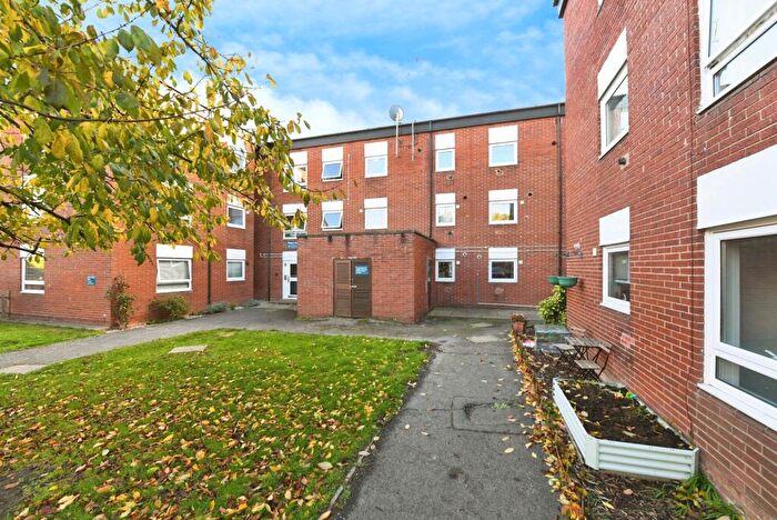 1 Bedroom Flat For Sale In Russell Close, Basildon, Essex, SS15