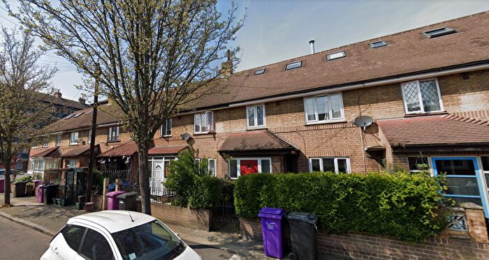 4 Bedroom Terraced House To Rent In Edwin Street, Whitechapel/Stepney Green, E1