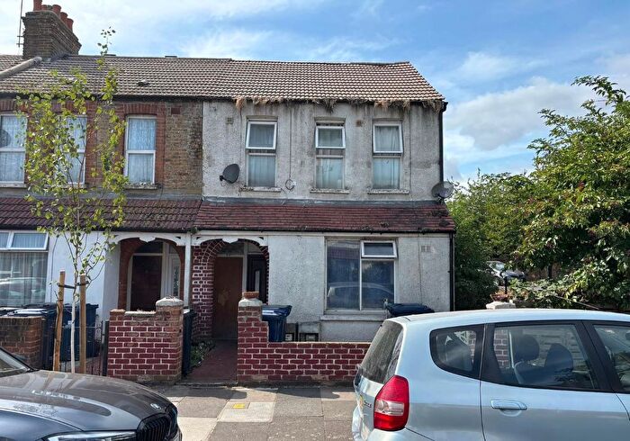 2 Bedroom Flat For Sale In A Victoria Road, Southall, Middlesex, UB2