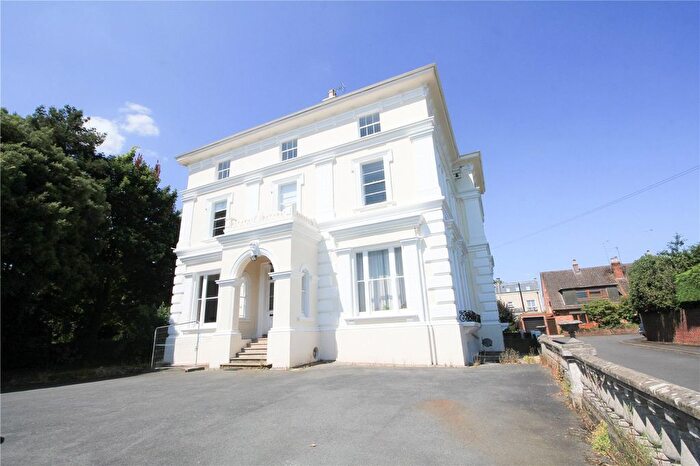 3 Bedroom Flat To Rent In Hillcourt Road, Cheltenham, Gloucestershire, GL52