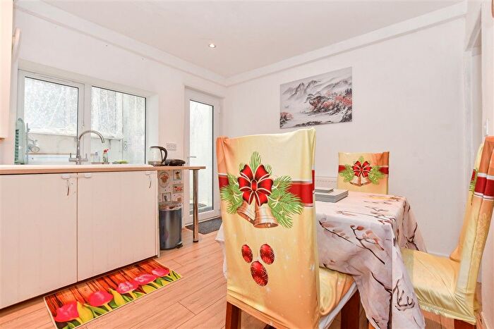 2 Bedroom End Terrace House For Sale In East Cliff, Dover, Kent, CT16