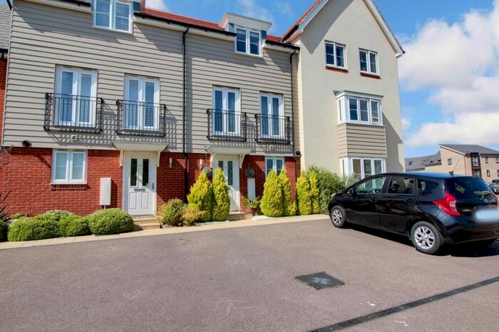 3 Bedroom Town House To Rent In Gorse Crescent, St. Neots, PE19
