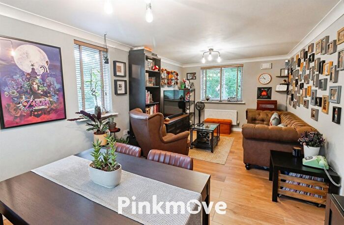 2 Bedroom Flat For Sale In Golden Mile View, Newport, NP20