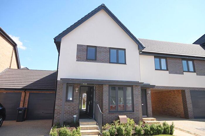 3 Bedroom Semi-Detached House To Rent In Queens Avenue, Welwyn Garden City, AL7