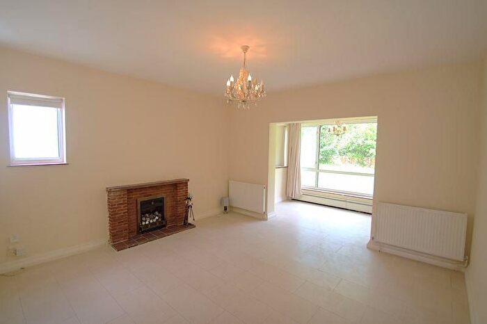 2 Bedroom Bungalow To Rent In Southbourne Close, Pinner, HA5