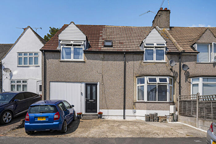 4 Bedroom Semi Detached House For Sale In Green Walk, Dartford, DA1