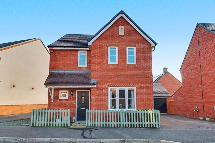 3 Bedroom Detached House For Sale In Brendon Gardens, Fair Oak, SO50