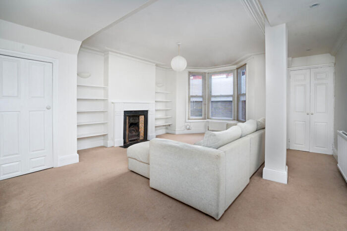 2 Bedroom Apartment To Rent In Calabria Road, Highbury, London, N5