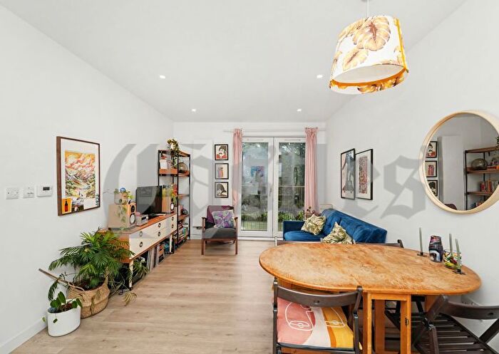 1 Bedroom Flat For Sale In Apple Tree Road, London, N17