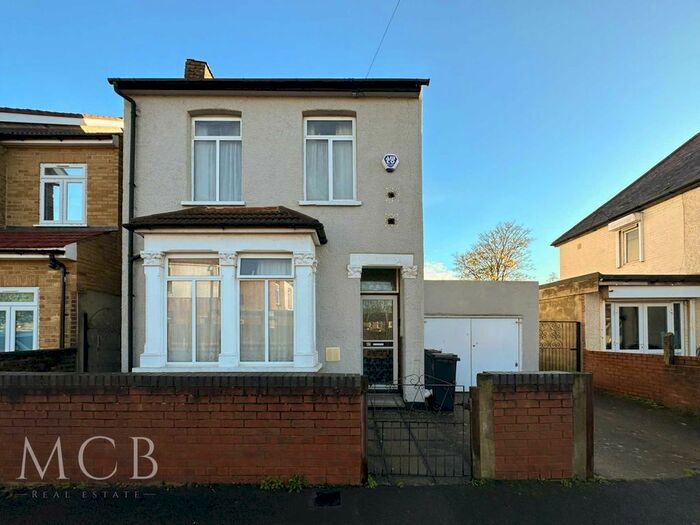 4 Bedroom Semi-Detached House To Rent In Clare Road, Hounslow, TW4