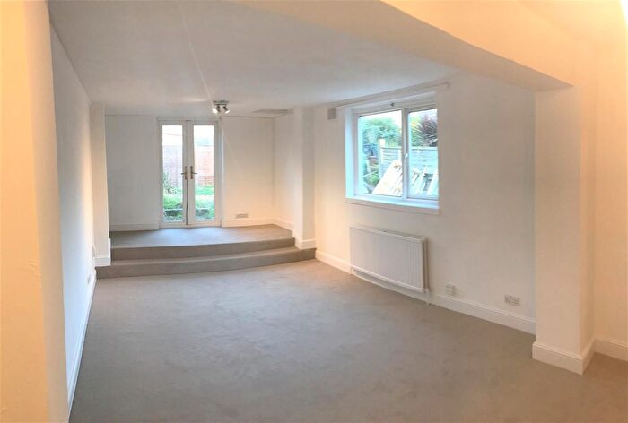 Studio To Rent In Clifton Road, SE25